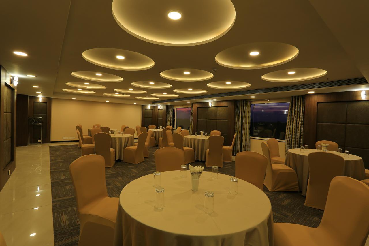 Nandan Kanan Hotel & Resort Sipra Eksteriør bilde